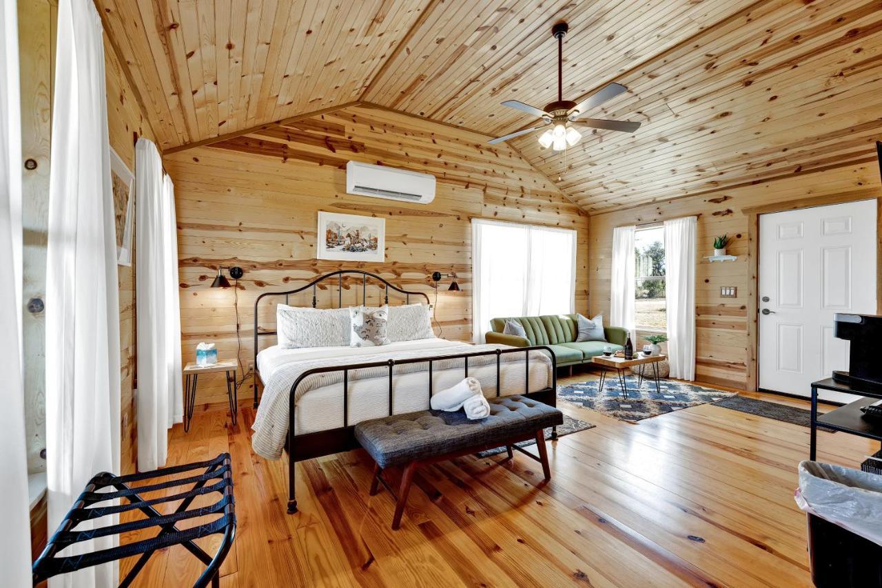 Rocky Ridge Cedar Cabin With Hot Tub & Amazing Views Crabapple ภายนอก รูปภาพ